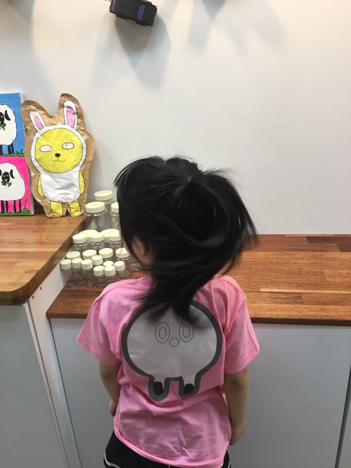 딸을 위한 포니테일 티셔츠 만들기
